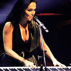 La Brújula: Tarja en el Teatro Flores