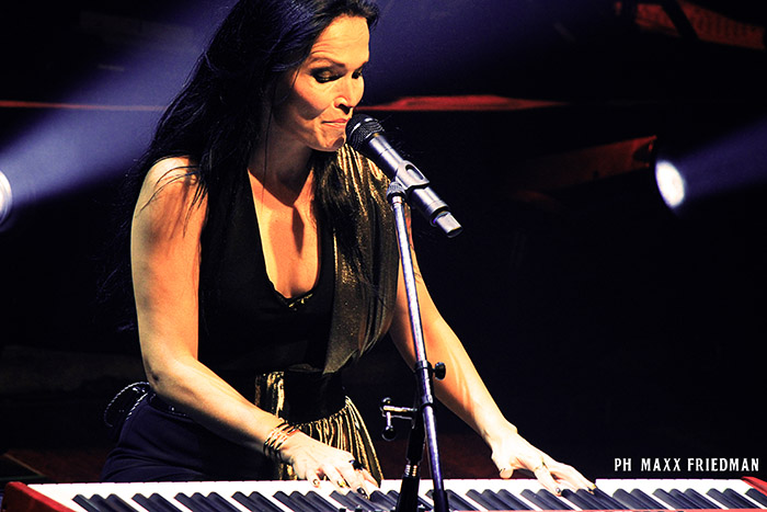 La Brújula: Tarja en el Teatro Flores